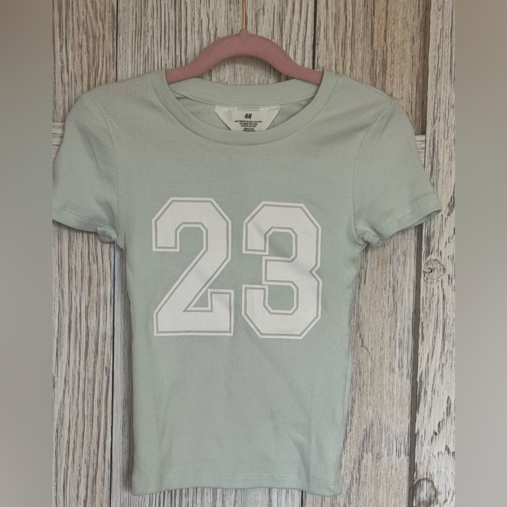 H&M girls sz 8/10 short sleeve shirt.  Mint green color. NWT